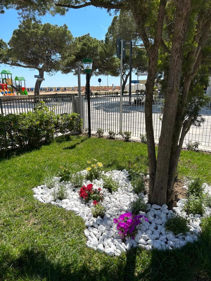 Hotel Villa Franca Lignano Sabbiadoro Eksteriør billede