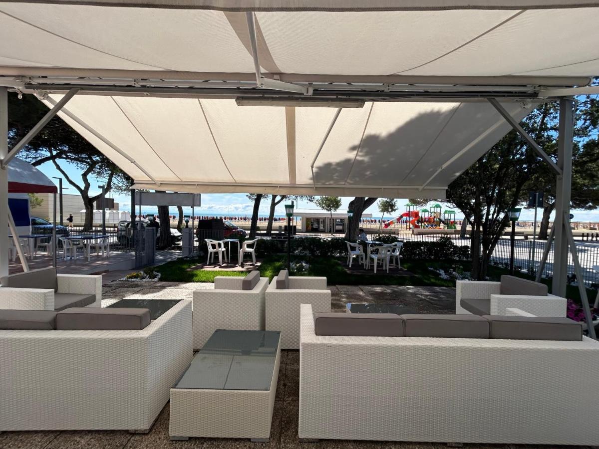 Hotel Villa Franca Lignano Sabbiadoro Eksteriør billede