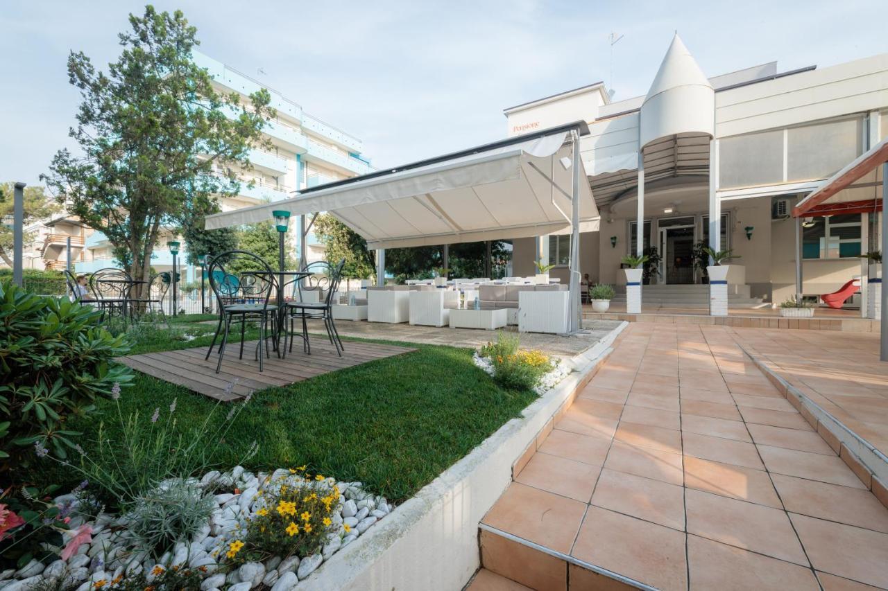 Hotel Villa Franca Lignano Sabbiadoro Eksteriør billede